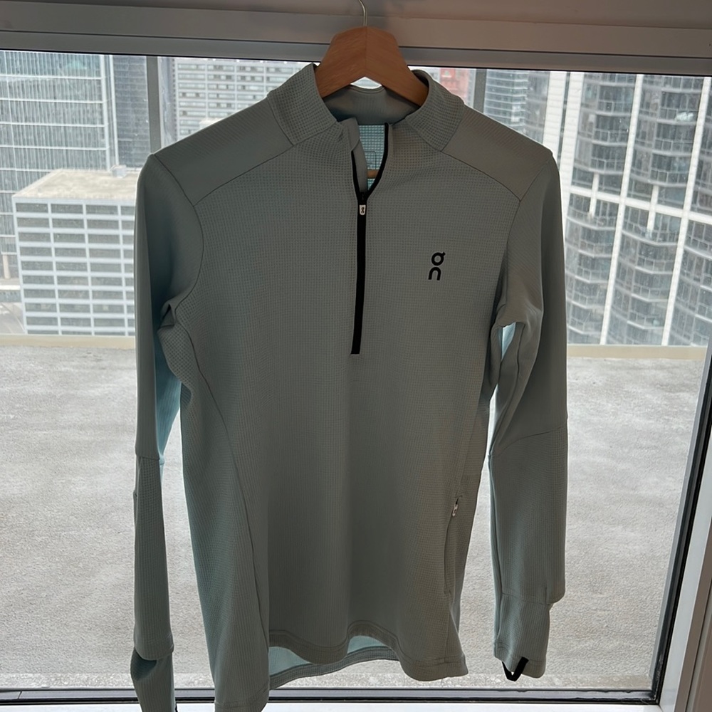 On Running Women’s Quarter Zip Climate Shirt